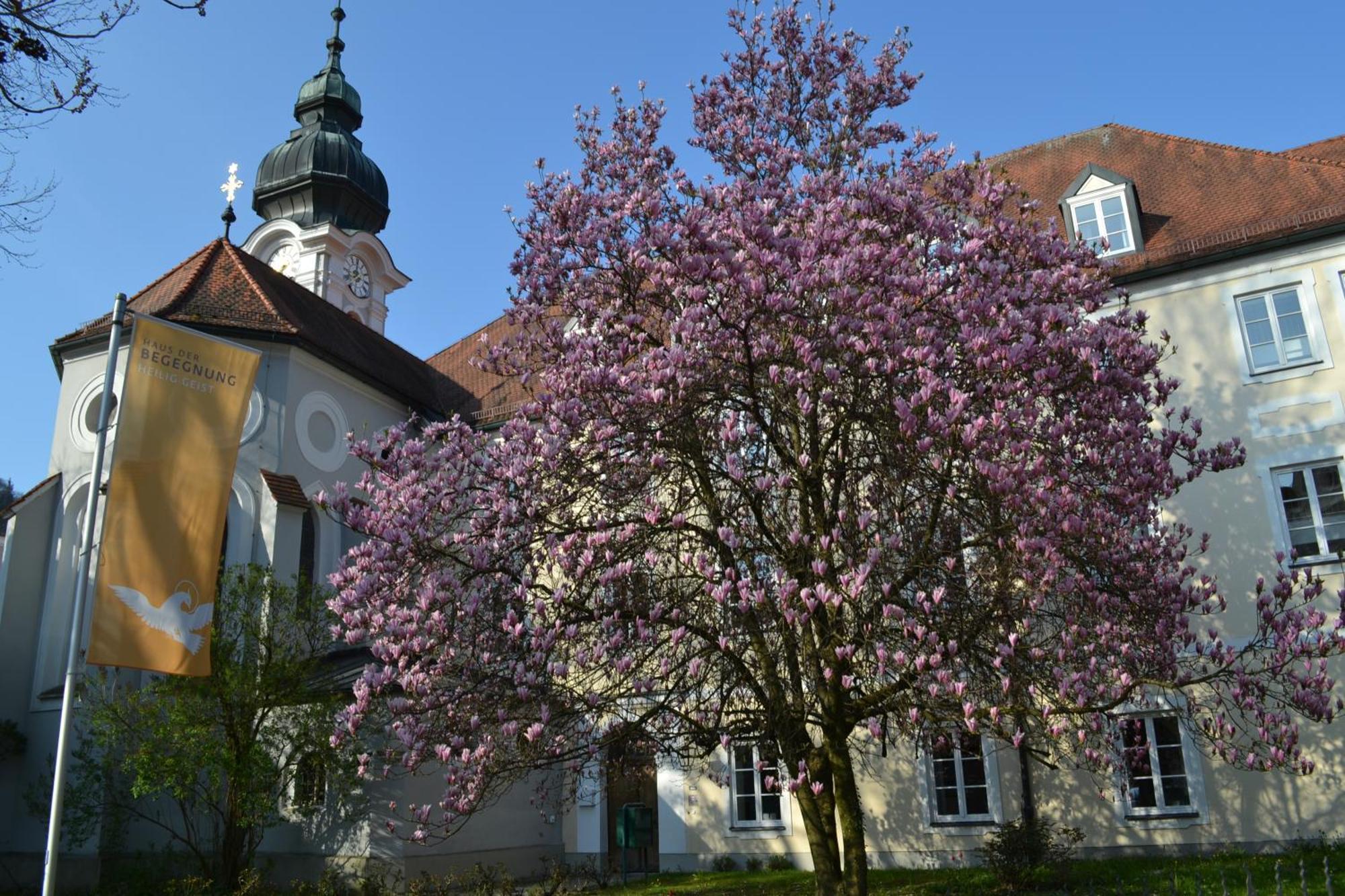 Haus Der Begegnung Heilig Geist Hotel Burghausen Exterior photo