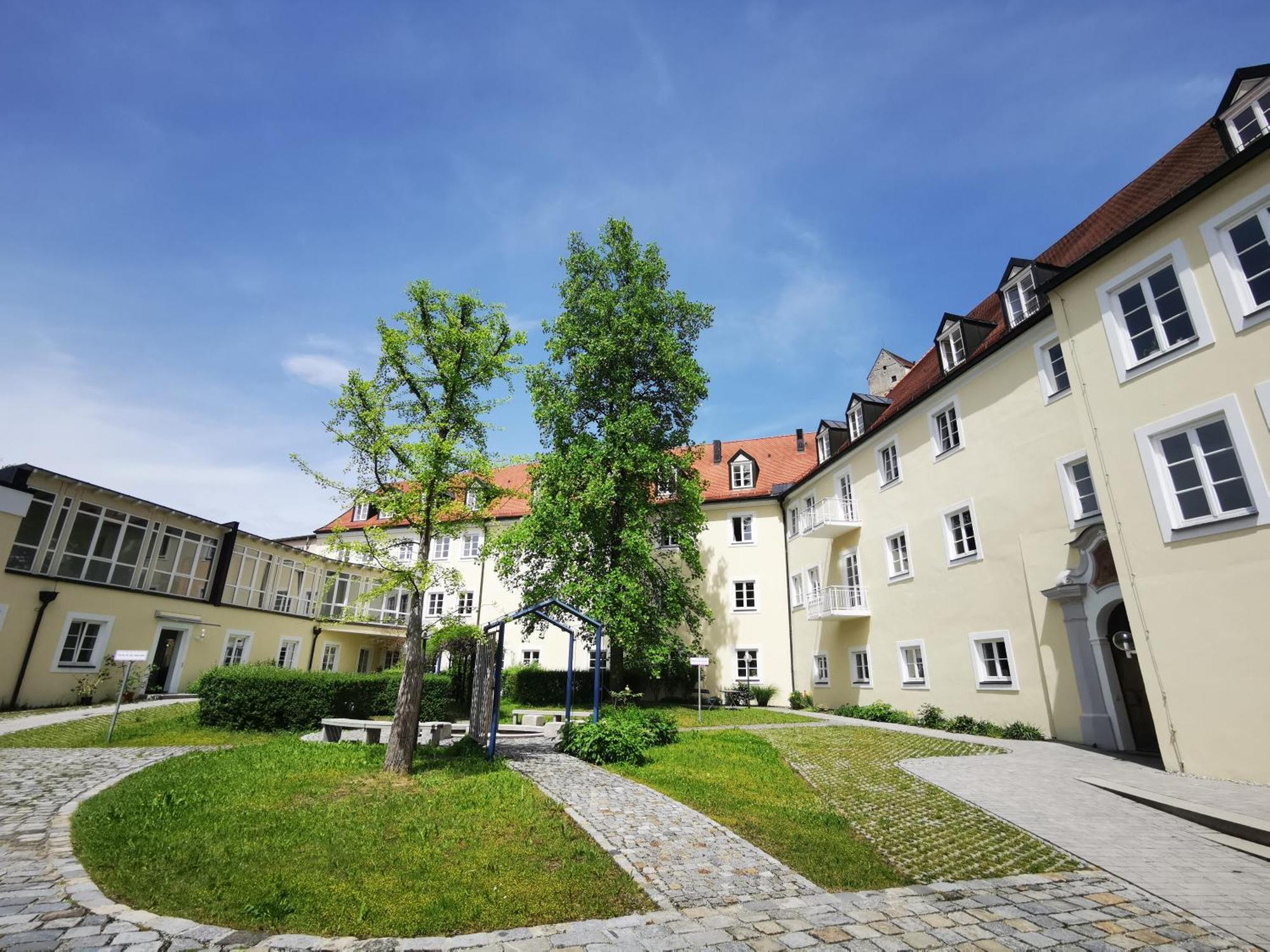 Haus Der Begegnung Heilig Geist Hotel Burghausen Exterior photo