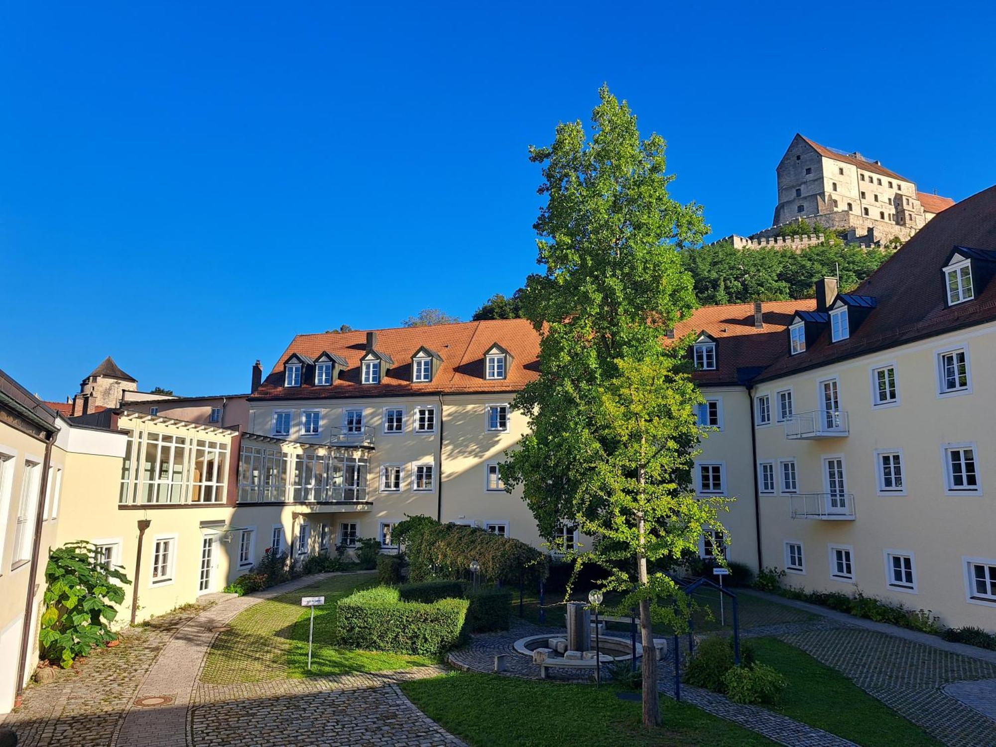 Haus Der Begegnung Heilig Geist Hotel Burghausen Exterior photo
