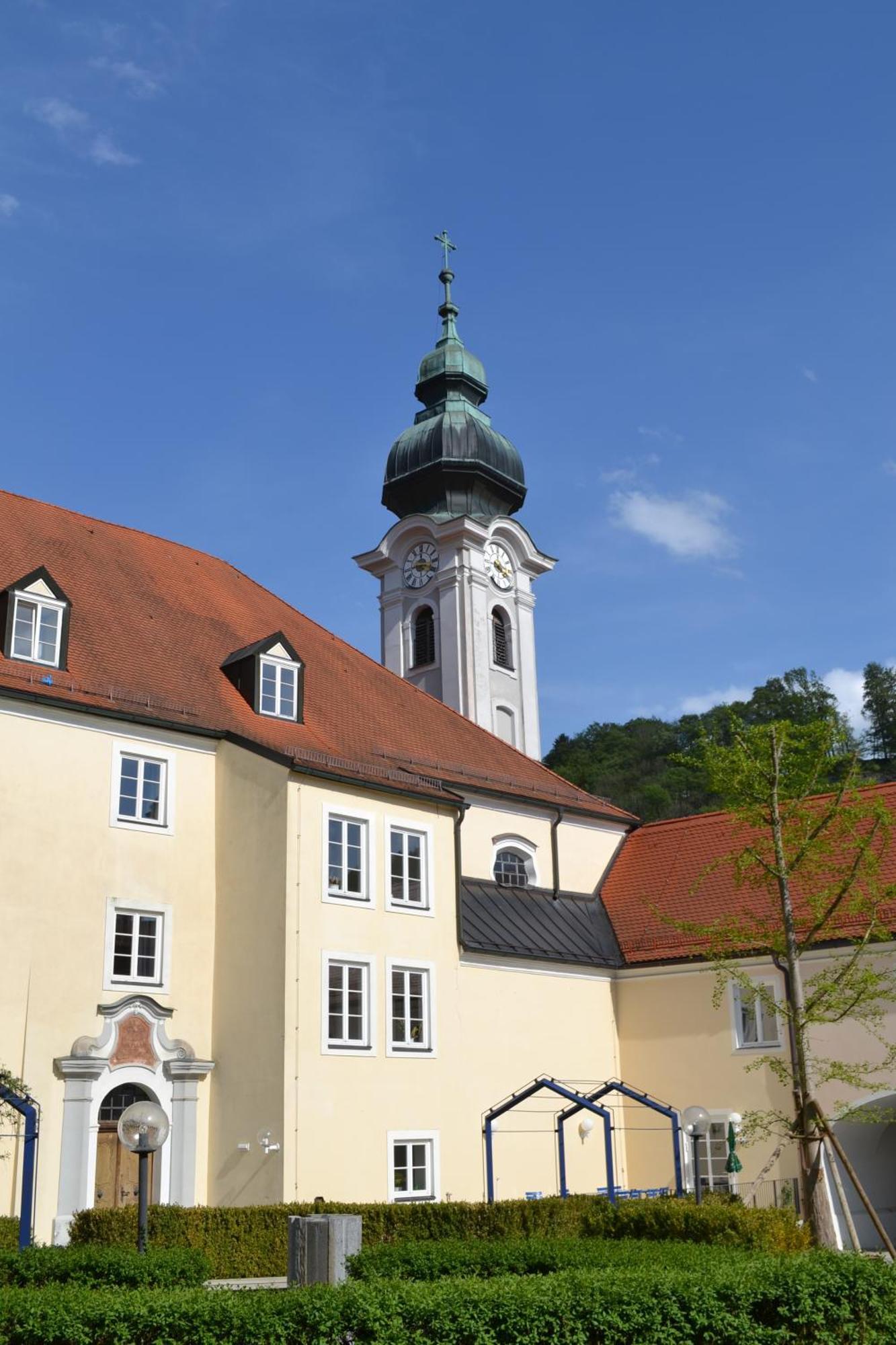 Haus Der Begegnung Heilig Geist Hotel Burghausen Exterior photo