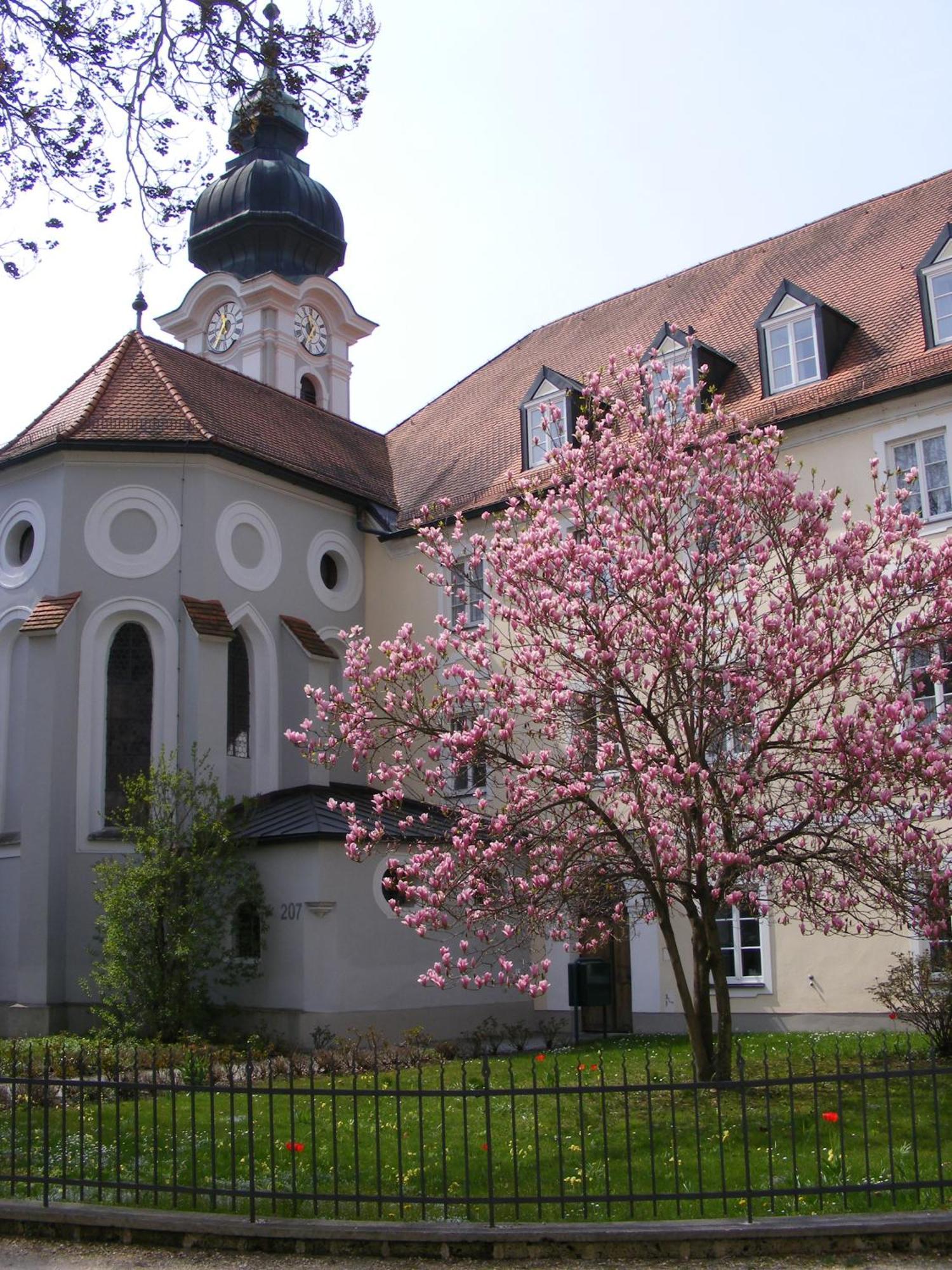 Haus Der Begegnung Heilig Geist Hotel Burghausen Exterior photo